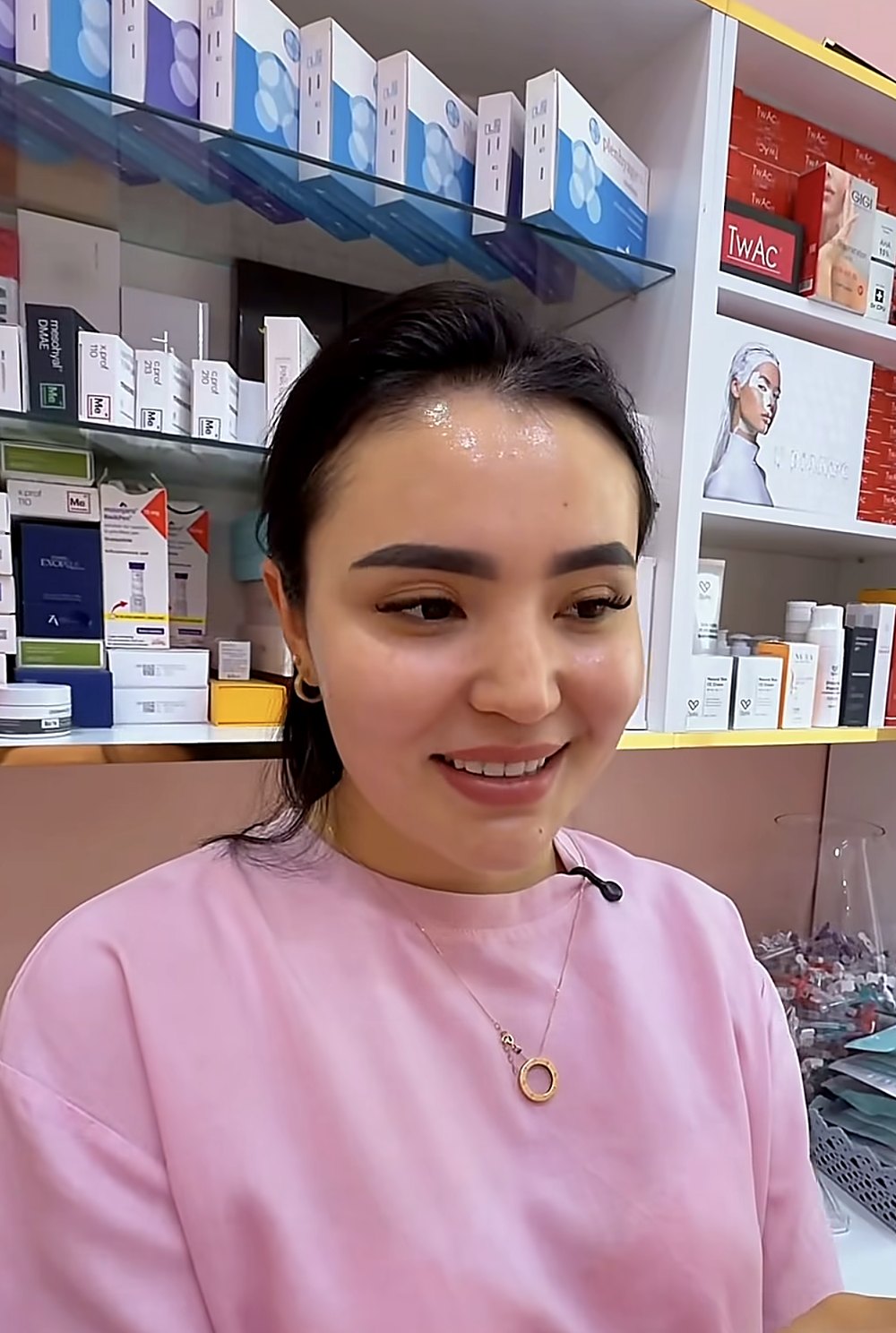 Salondagi mamnun mijoz